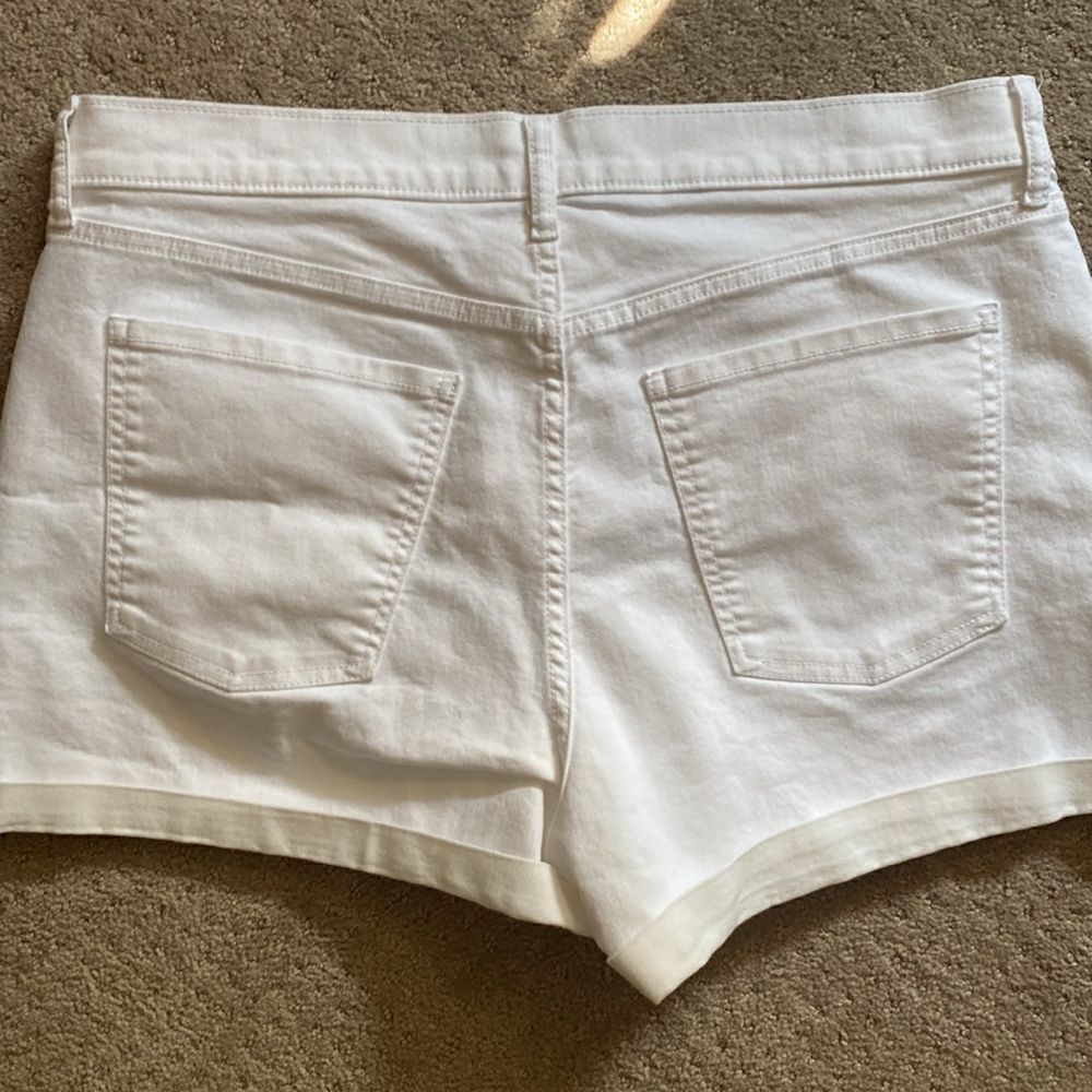 Old Navy White Mid‑Rise Shorts – Size 14 – NWOT - Picture 6 of 6